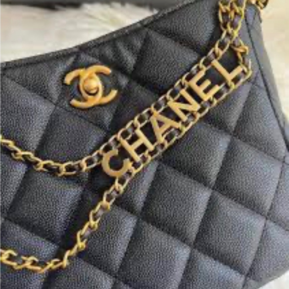 Chanel VIP Makeup Bag - Picture 4 of 7